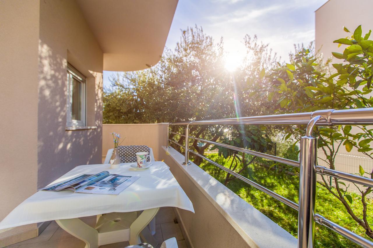 Maiv Residence - Family & Designer Suites Rogoznica  Extérieur photo