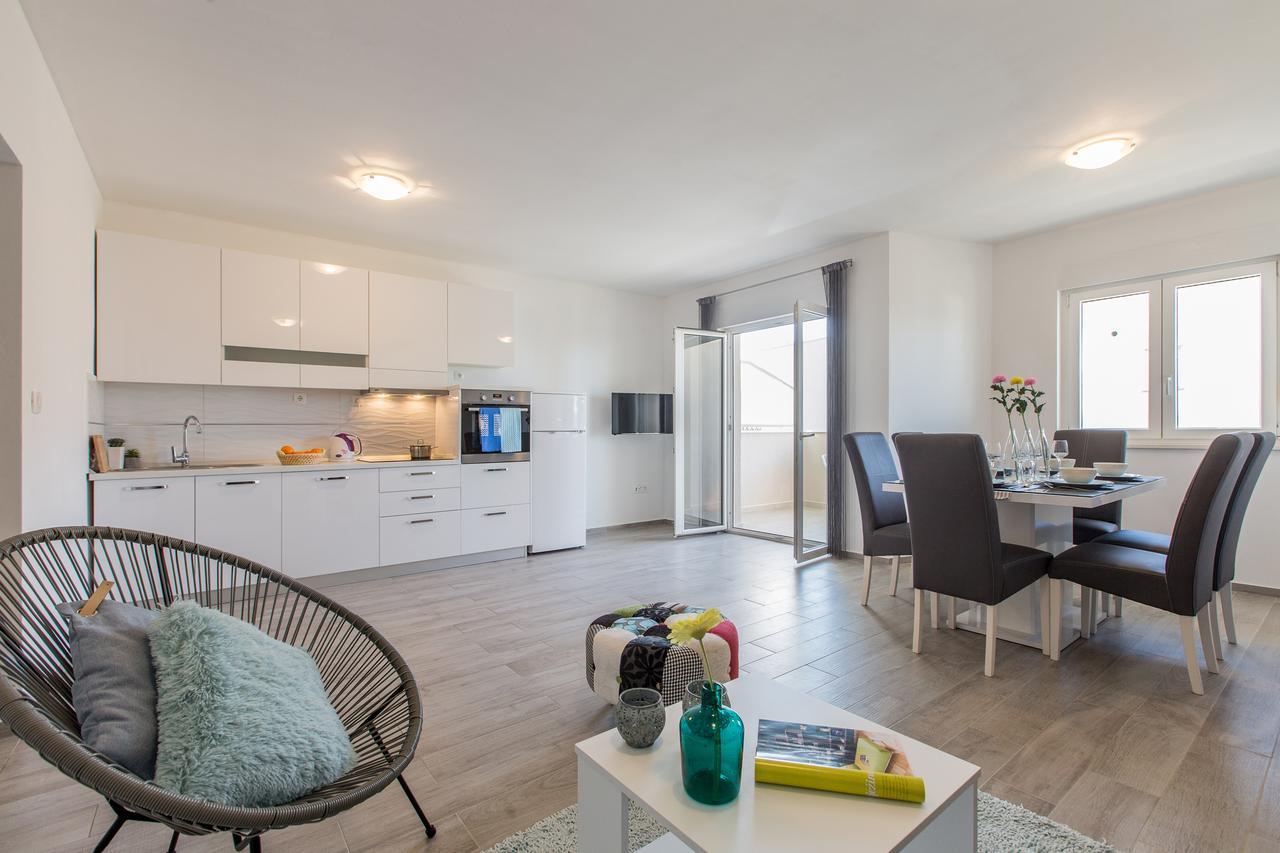 Maiv Residence - Family & Designer Suites Rogoznica  Extérieur photo