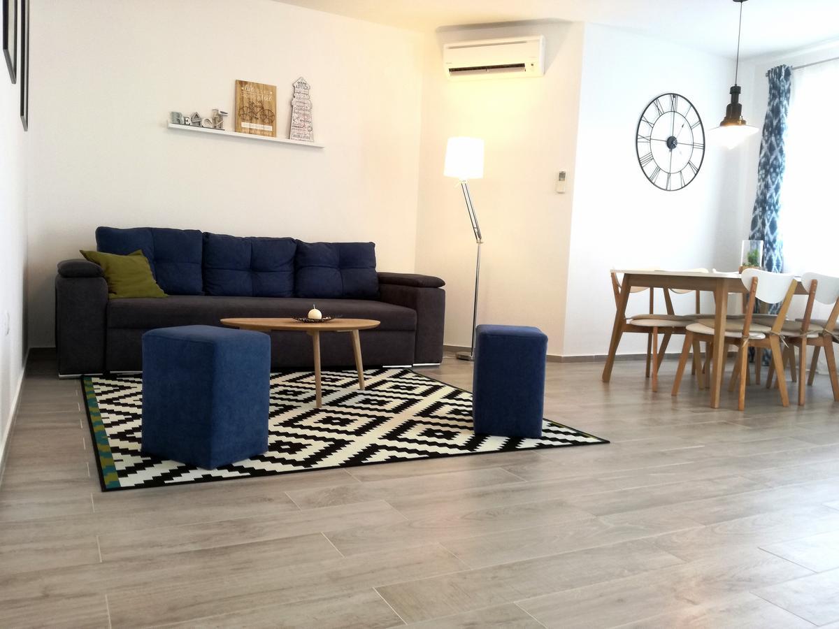 Maiv Residence - Family & Designer Suites Rogoznica  Extérieur photo