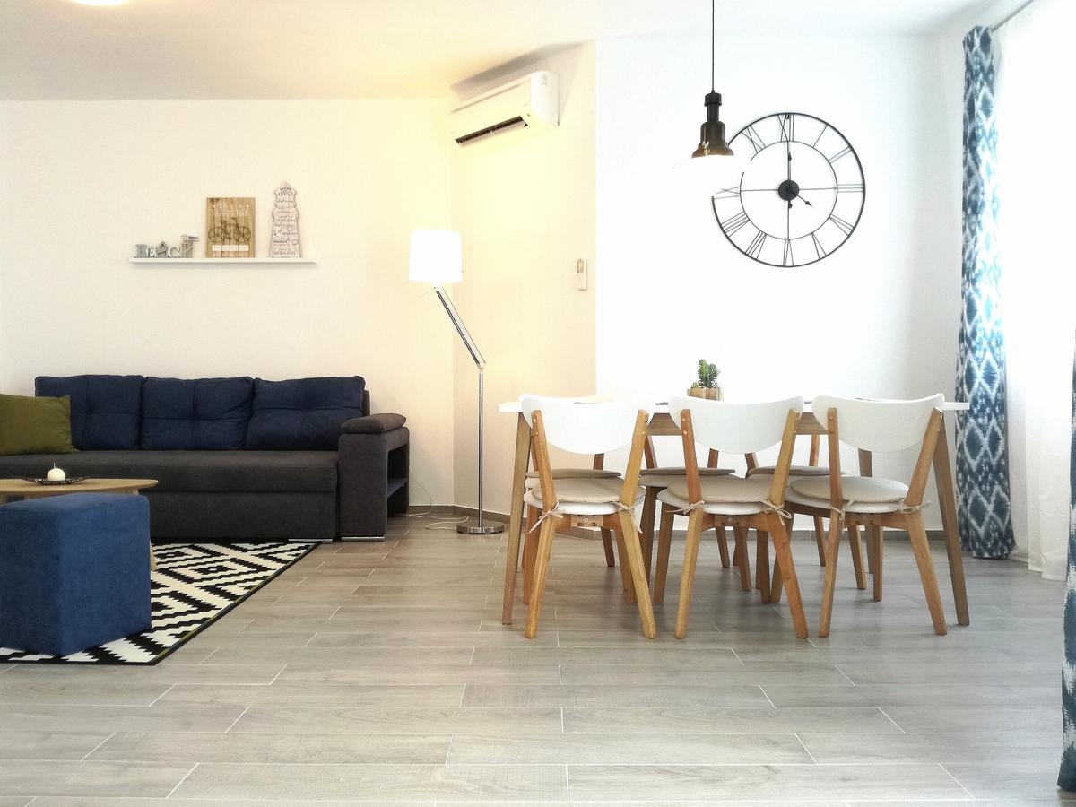 Maiv Residence - Family & Designer Suites Rogoznica  Extérieur photo